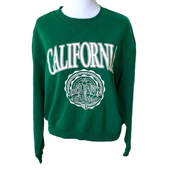 H&M Tops - H&M Emerald Green White Graphic Cropped Crewneck Sweatshirt Size Medium